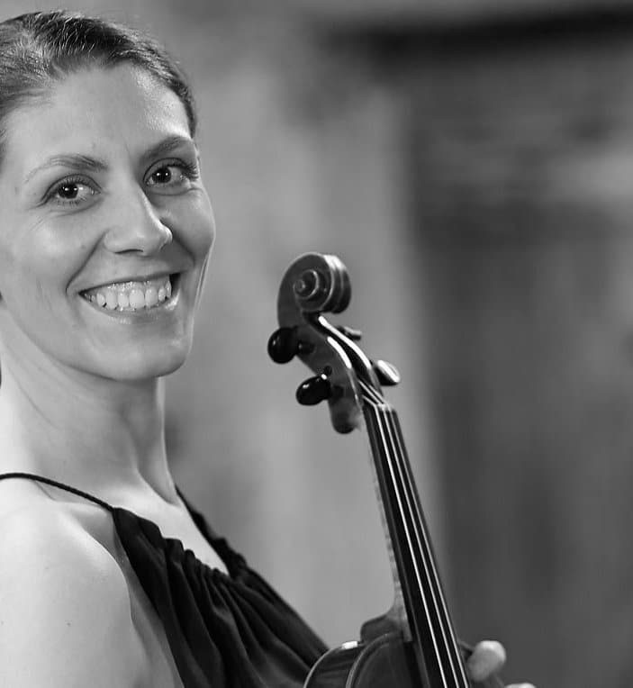 Porträt von Katrin Sailer - Violinlehrerin, Violalehrerin, Orchesterleitung und Ensembles